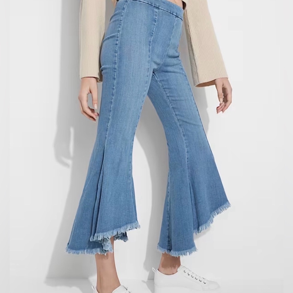 GUESS Sofia 1981 Light Wash Frayed Ankle Flare Jeans Size 30 - Picture 3 of 14